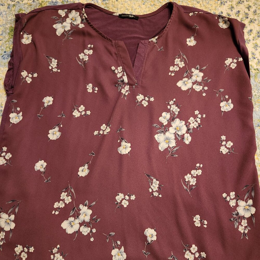 Light weight V-neck floral blouse